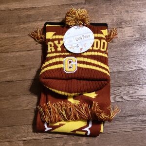 Warner Bros. Gryffindor Kids Hat and Scarf Set - Red and Yellow